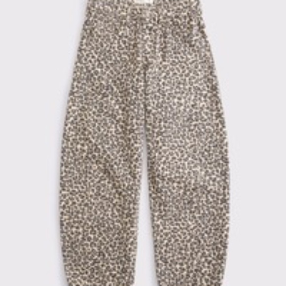Abercrombie & Fitch Animal Print Mid-Rise Barrel Jeans - Picture 4 of 6